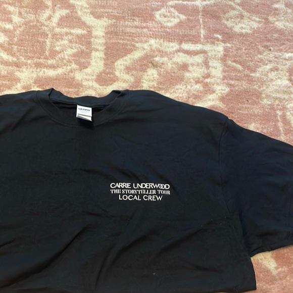 Tops - Vintage Carrie underwood tour crew shirt
